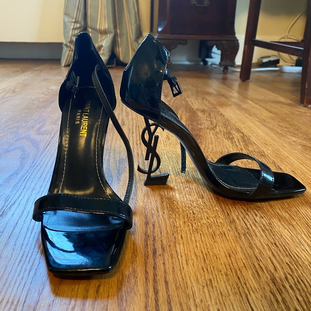 Never worn YSL patent leather pumps